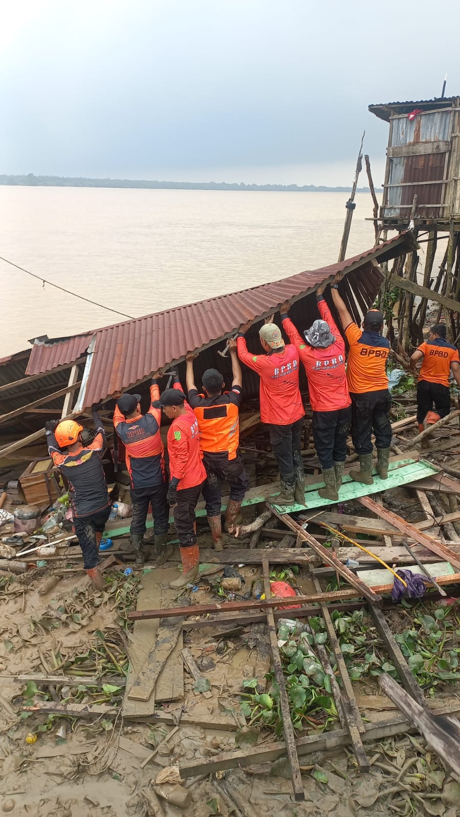 BPBD Inhil Evakuasi Rumah Warga Terdampak Angin Kencang, Satu Keluarga Mengungsi