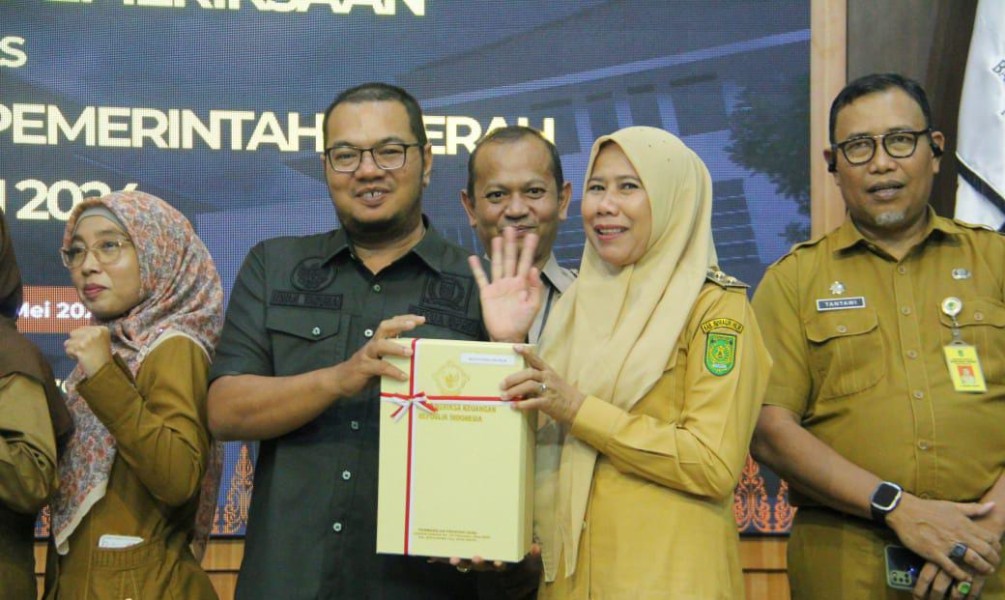 Inhil Kembali Raih Opini WTP ke-9, Wakil Bupati Hadiri Penyerahan LHP LKPD 2024 oleh BPK Riau