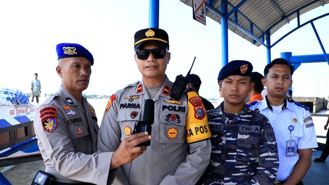Operasi Ketupat Lancang Kuning 2026, Personel Gabungan  Lakukan pengamanan di Pelabuhan Tembilahan