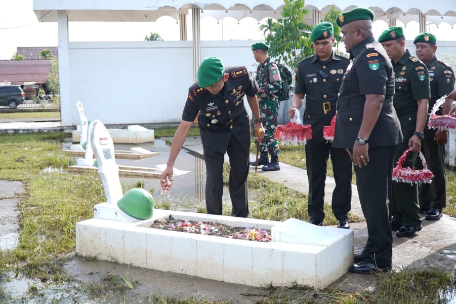 Hari Juang TNI AD 2025, Kodim 0314/ Inhil Ziarah ke Makam Yudha Bhakti Tembilahan