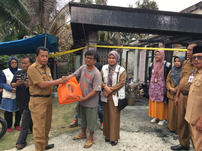 Pemko Pekanbaru Salurkan Bantuan untuk Korban Kebakaran di Padang Bulan