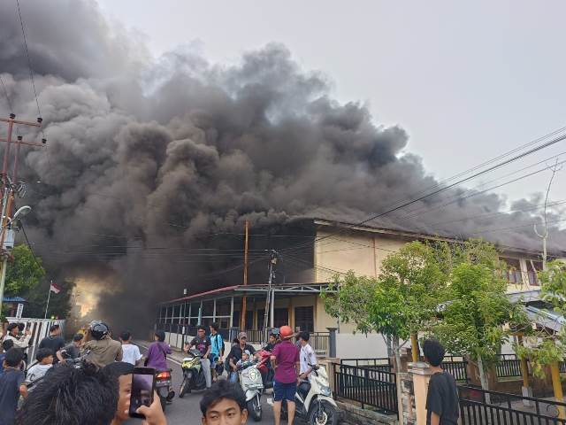 Hanya Tinggal Kenangan Si Jago Merah Lalap Sebagian Bagunan SMA Negeri 1 Selasa Sore