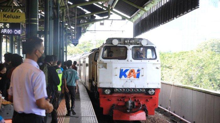 Kereta Api Memimpin sebagai Transportasi Favorit Natal-Tahun Baru, Survei Terbaru Menunjukkan