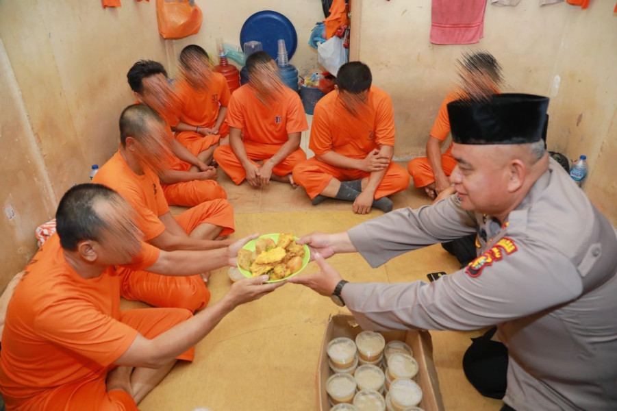 Hangatkan Ramadhan, Polres Inhil Buka Puasa Bersama Tahanan
