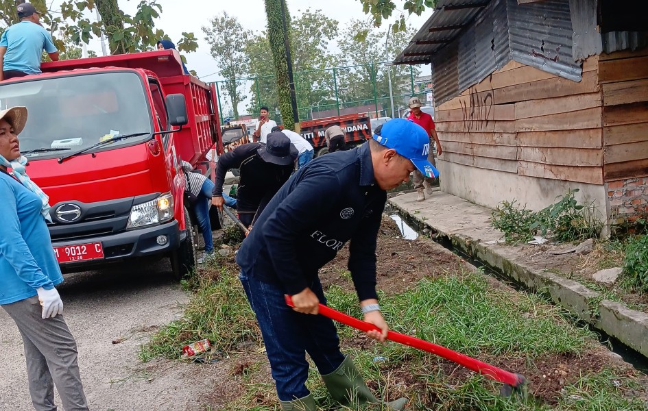 Implementasi Arahan Presiden, Pemkab Pelalawan dan Polres Gelar Gotong Royong Massal