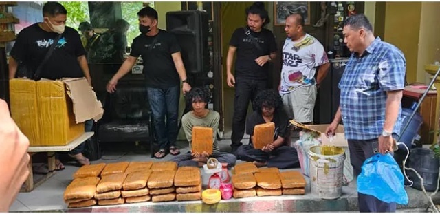 BNN Riau Gerebek Gudang Ganja di Area Kampus UIN Suska, Dua Tersangka Diamankan