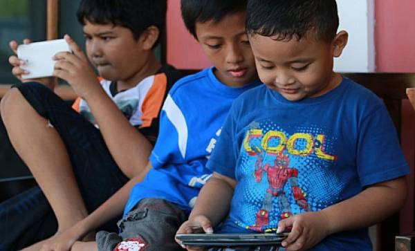 Kecanduan Gadget pada Anak: Tanda, Bahaya, dan Cara Mengatasinya