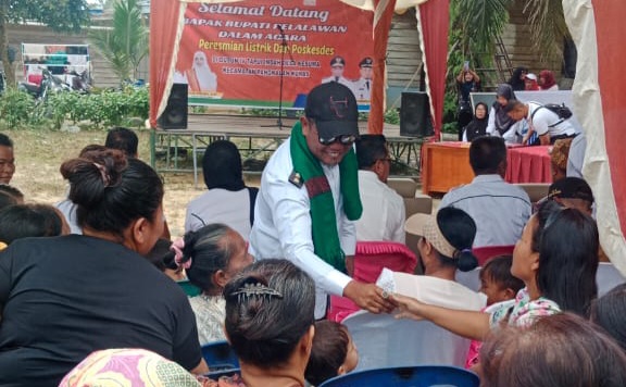 Komitmen Pembangunan Desa, Bupati Zukri Resmikan Listrik PLN dan Puskesdes di Desa Kusuma