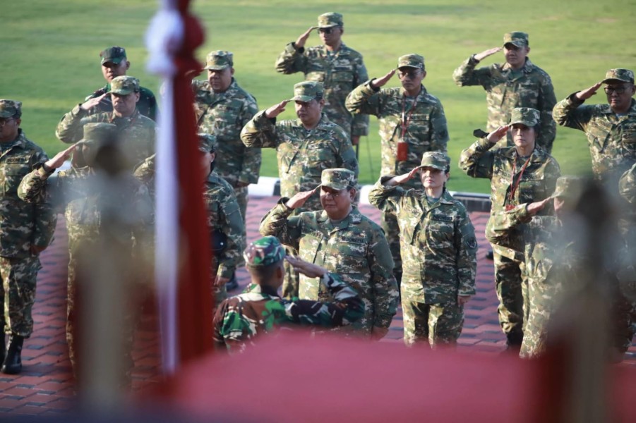 Retret Hari Pertama, Prabowo Beri Pengarahan Menteri Kabinet dan Ajarkan Kedisiplinan