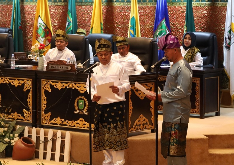 Puisi “Laksamana Riau” Menggema di Rapat Paripurna Hari Jadi ke-69 Provinsi Riau