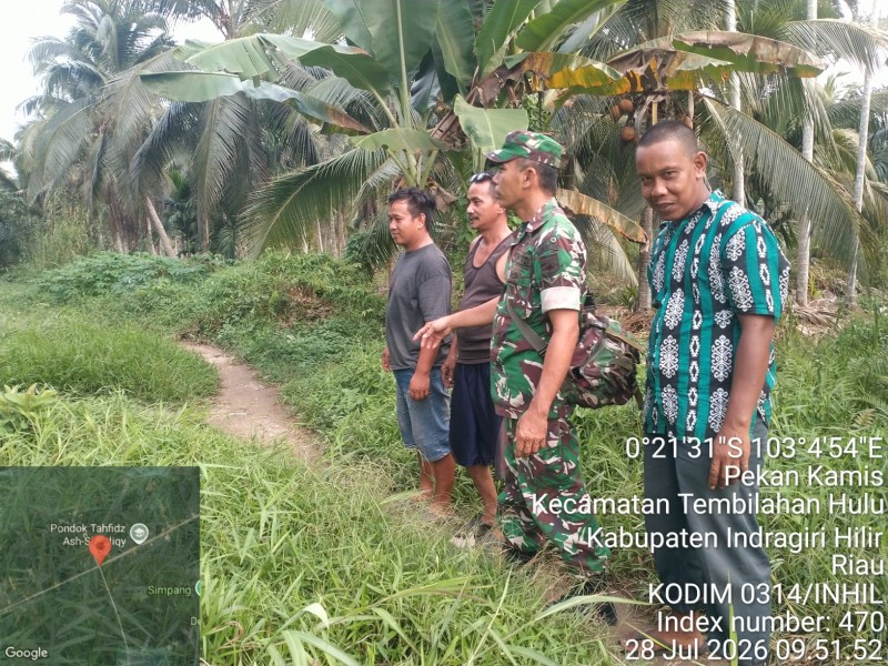 Babinsa Sialang Panjang Gelar Patroli Tapal Batas, Wujudkan Ketertiban Wilayah Desa