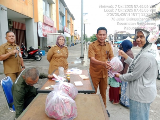 Pemkab Kampar Komit Tekan Inflasi, Disdagkop dan UMK Gelar Operasi Pasar Murah