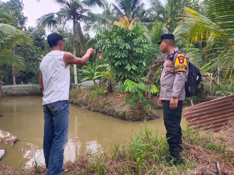 Polsek Keritang Sinergi dengan Pembudidaya Patin Nusantara Jaya, Aiptu Hendrick Serap Aspirasi Petani