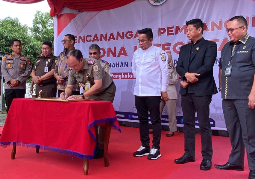 Hadiri Pencanangan Zona Integritas Kantor Pertanahan, Bupati Pelalawan Sampaikan Harapan