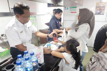 KAI Optimalkan Layanan selama Libur Panjang, Dirut KAI Sambangi Penumpang Joglosemarkerto