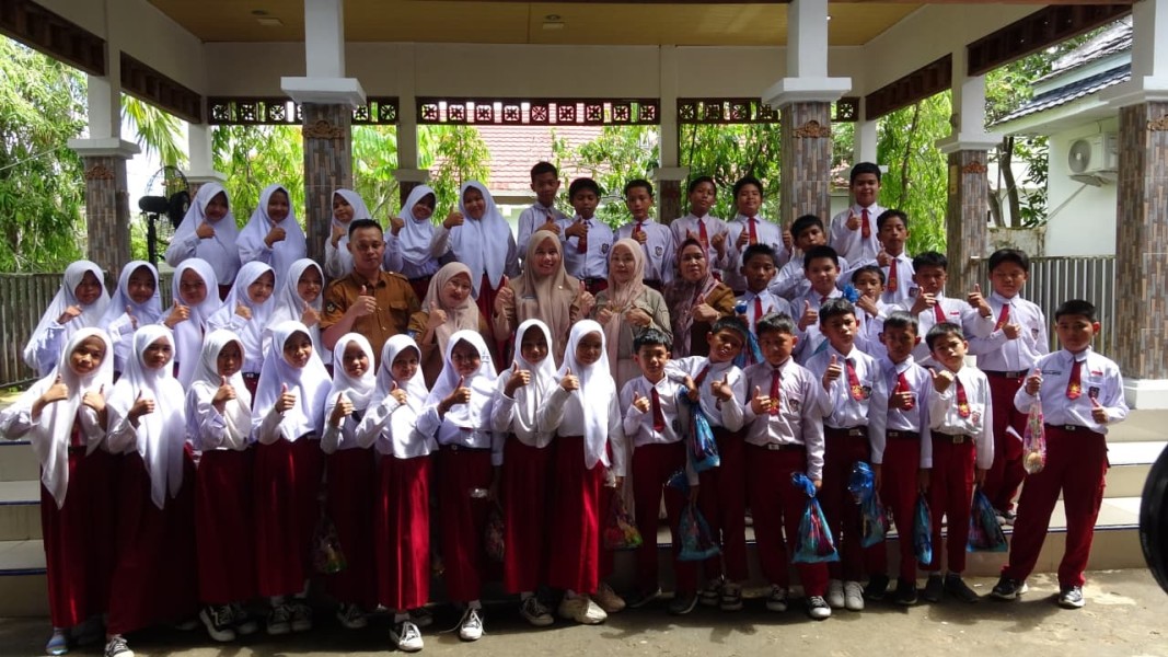 Wakil Bupati Inhil Yuliantini Terima Kunjungan Study Tour SDN 10 Pengalihan Keritang