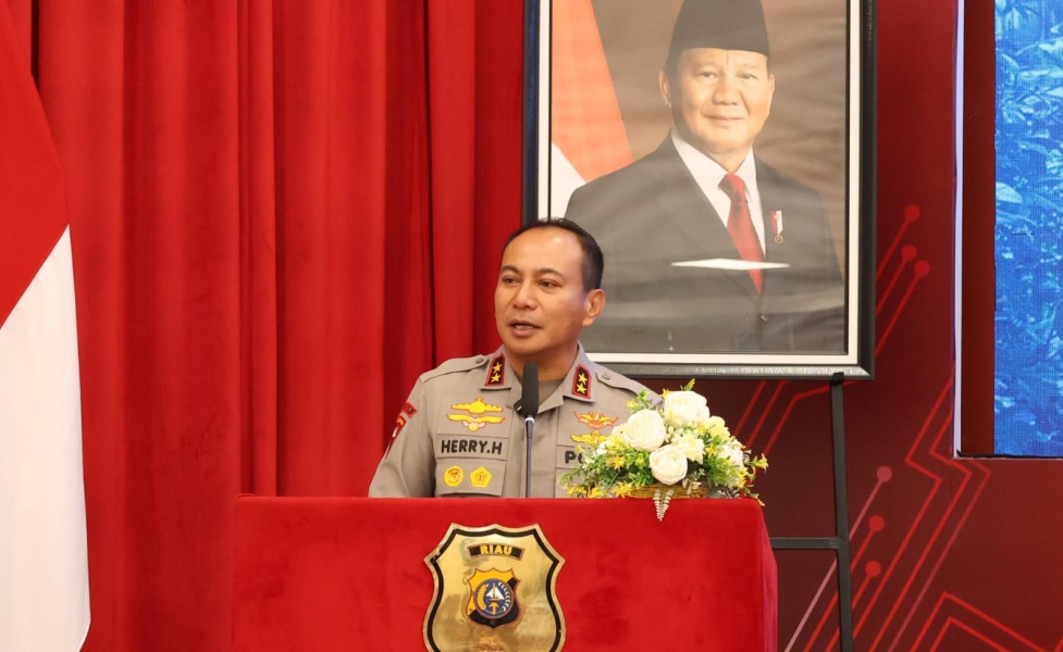 Kapolda Riau Beri Keleluasaan Anggota Antar Anak di Hari Pertama Sekolah