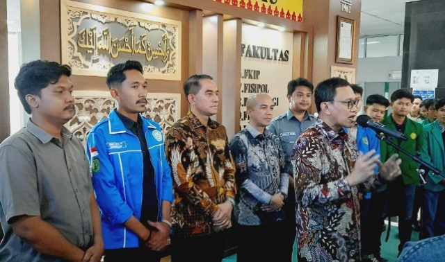 Menteri Abdul Kadir Karding Ajak Mahasiswa UIR Siap Hadapi Pasar Kerja Global