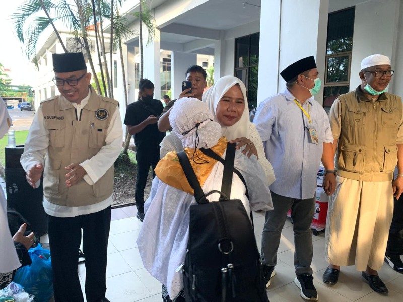 Sebanyak 173 orang jemaah Haji asal Indragiri Hilir (Inhil) tuntas menunaikan ibadah di Tanah Suci. Kepulangan mereka ke Tanah Air disambut hangat oleh Wakil Bupati Yuliantini, pada Minggu (14/6) petang.