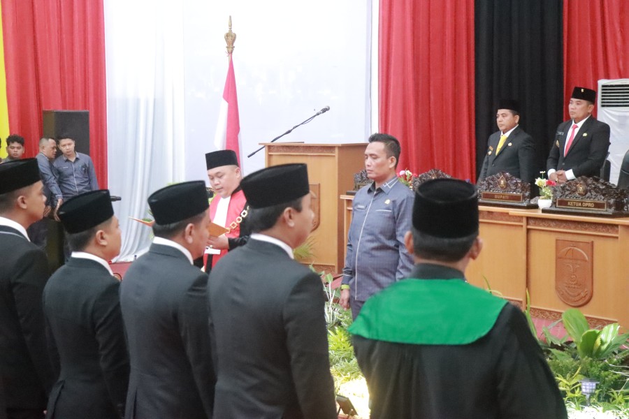 40 Anggota DPRD Pelalawan Periode 2024-2029 Dilantik, Syafrizal Jadi Ketua Sementara