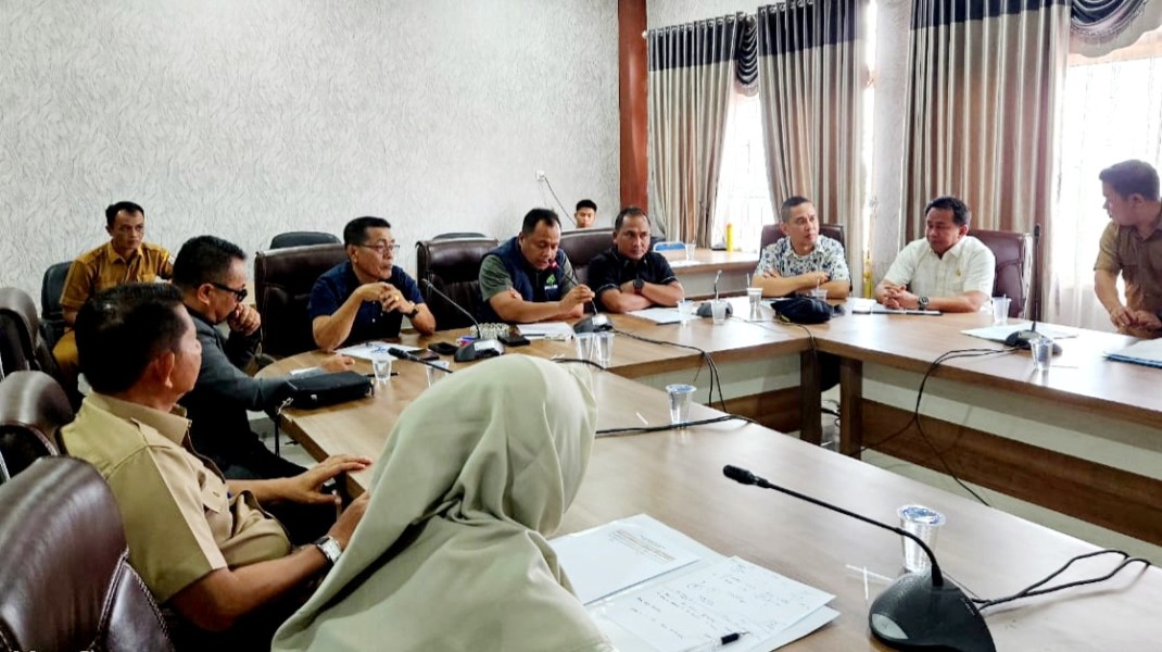 Komisi I DPRD Pelalawan Gelar RDP, Cari Solusi Siswa Tak Lolos SPMB SMA/SMK 2025
