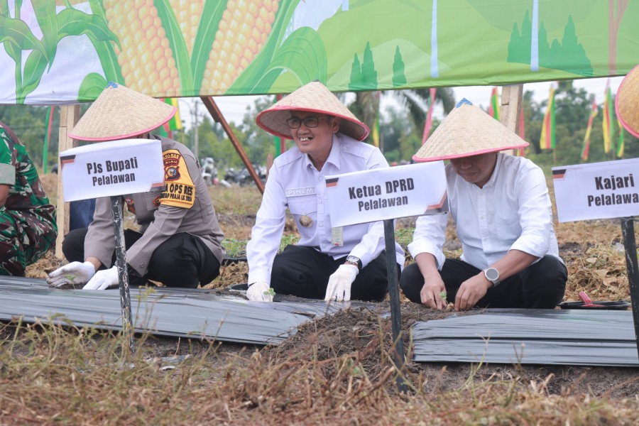 Dukung Program Asta Cita Presiden Prabowo, Pjs Bupati Hadiri Launching Ketahanan Pangan Polres Pelalawan