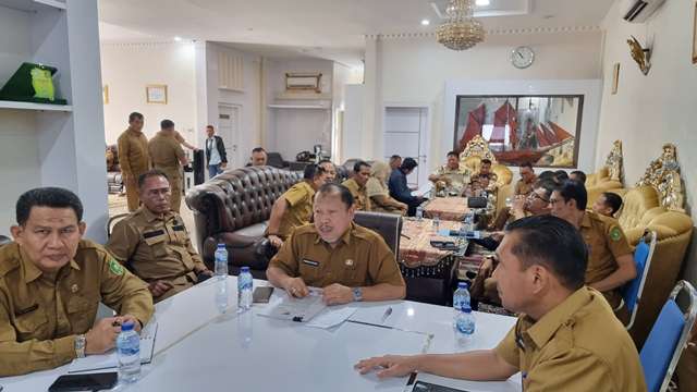 Sekda Meranti Bambang Suprianto Pimpin Rapat Pelaksanaan Anggaran Tahun 2025