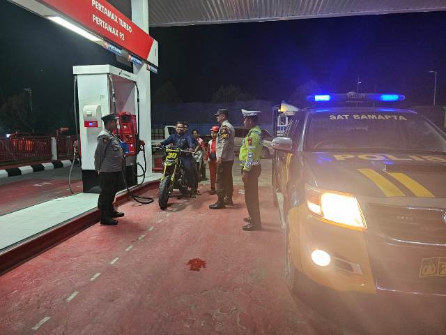 Polsek Bandar Sei Kijang Lakukan Patroli Malam untuk Jaga Keamanan Wilayah