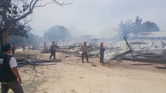 Ratusan Warga Geruduk PT SSL, Puluhan Fasilitas Ludes Terbakar
