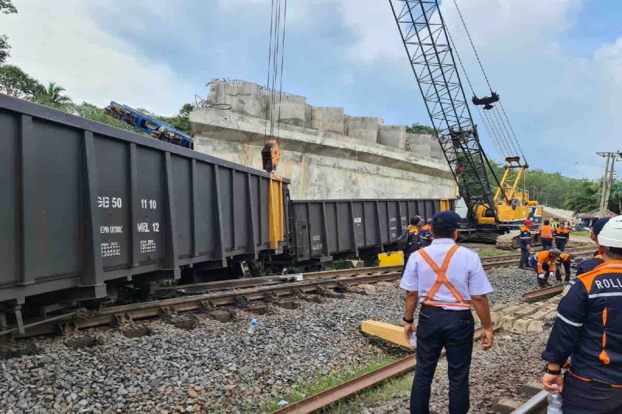 PT KAI Terus Lakukan Pengalihan Rute dan Pembatalan Kereta Akibat Banjir