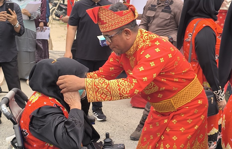 Helat Pelalawan ke-27, Bupati Zukri Lepas Kirab Budaya dan Ingatkan Jaga Kesehatan