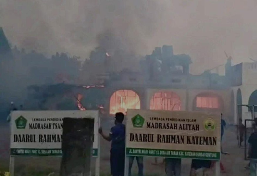 Asrama Ponpes Daarul Rahman Ludes Terbakar
