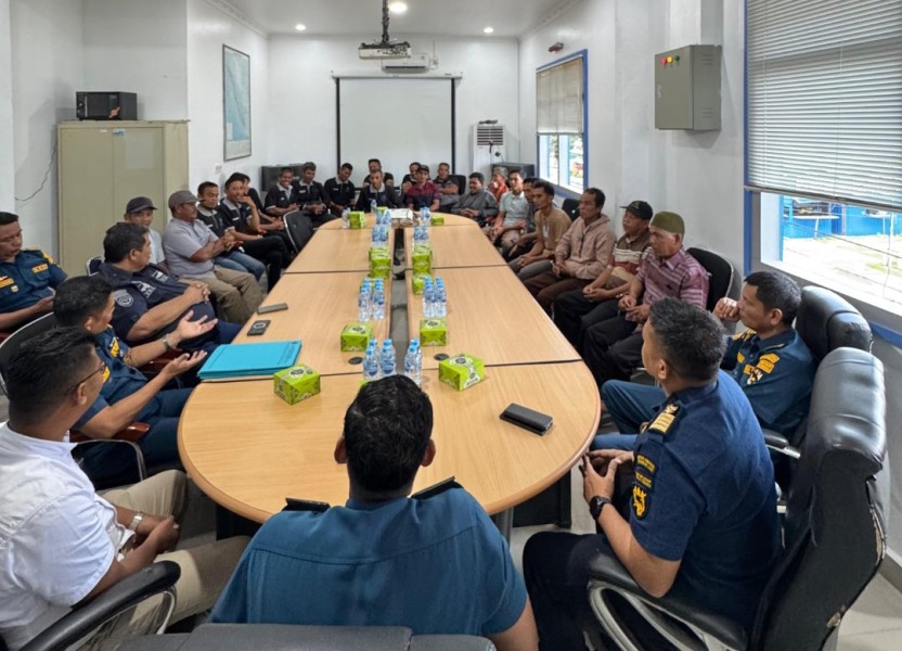 Demi Keselamatan dan Legalitas, Nelayan Inhu Terima Pas Kecil dari KSOP