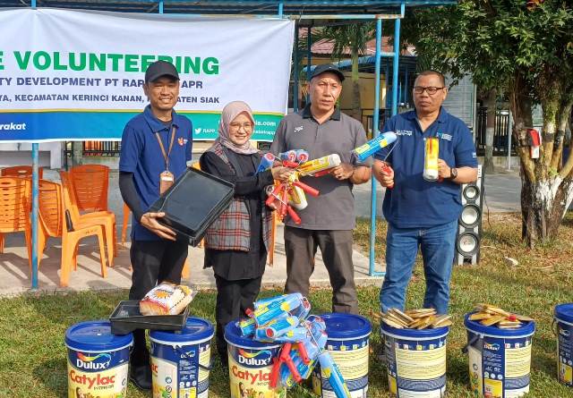 Karayawan RAPP Bersama Warga Simpang Perak Jaya Gelar Gotong Royong, Perkuat Sinergi Sosial