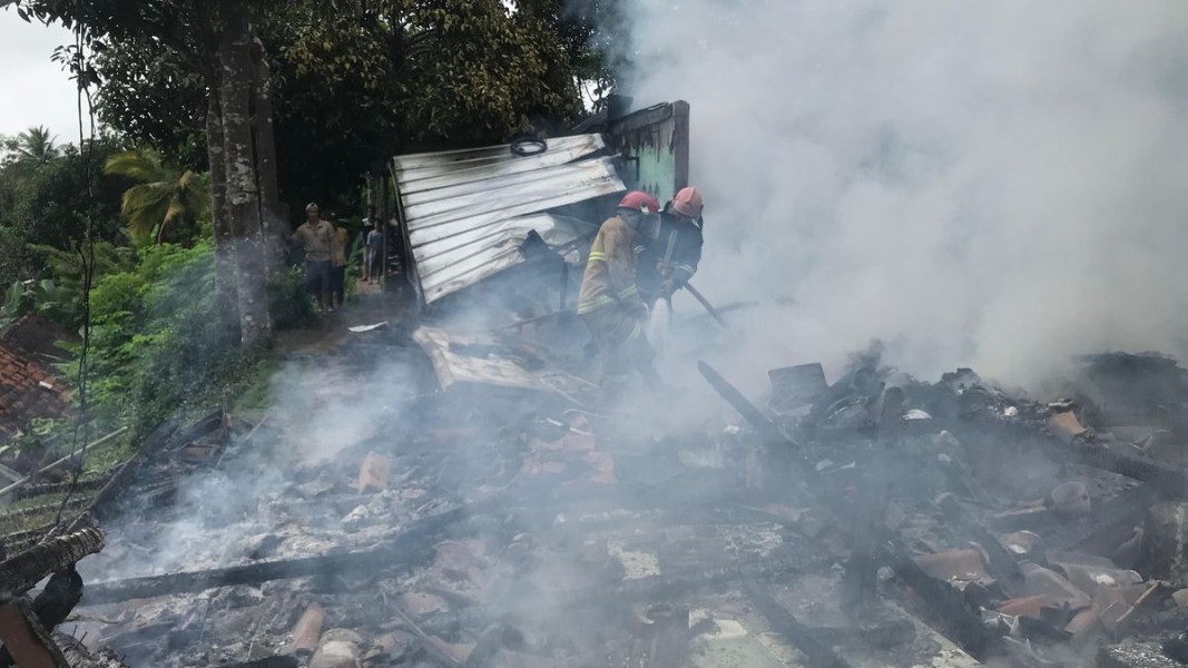 Kebakaran Hebat di Cihaurbeuti Ciamis, Rumah Yati Sumiati Hangus Terbakar Akibat Korsleting Listrik