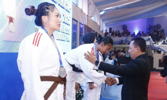 Bangga, Atlet Judo Dikalungi Medali oleh Listyo Sigit di Ajang Kapolri Cup 2025