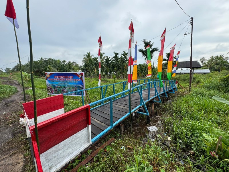 Dari Parit ke Lorong, Polri Bangun Jalan Pulang: Sejumlah Jembatan Merah Putih Rampung 100 Persen di Inhil