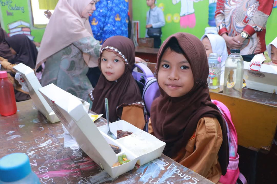 Makan Bergizi Gratis Tahap Awal di Pekanbaru Dilaksanakan di 11 Sekolah