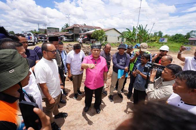 Sekda Riau Targetkan Jembatan Sungai Masjid Dumai Rampung di Akhir Tahun.