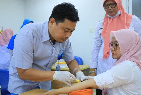 RSD Kalisat Laksanakan Vaksinasi Hepatitis B Dosis II untuk Tenaga Kesehatan