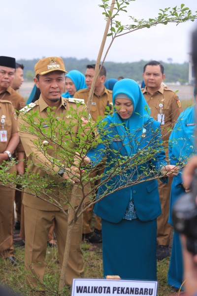 Wali Kota Gerakkan Penanaman 15.000 Pohon di Hari Pertama Kerja