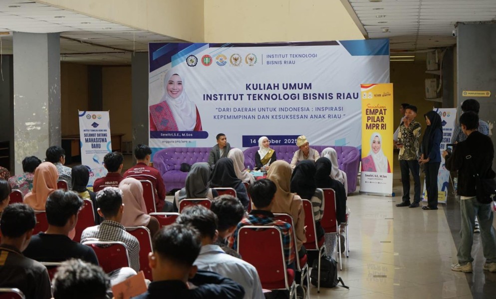 Anggota DPD RI Sewitri Beri Inspirasi Kepemimpinan dan Beasiswa bagi Mahasiswa ITB Riau