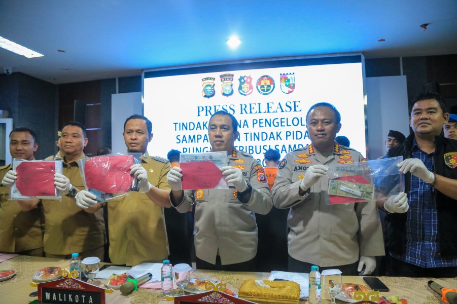 Pemko Pekanbaru Bersama Polresta Gelar Press Release Pungli Retribusi Sampah