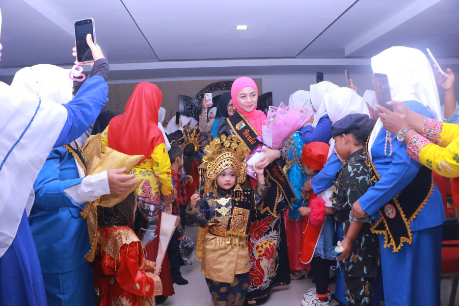 Bunda PAUD Pekanbaru Buka Pentas Seni TKK Se-Kota Pekanbaru
