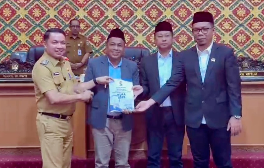 Husni Tamrin Serahkan Rancangan KUPA-PPAS Perubahan APBD 2025 ke DPRD Pelalawan