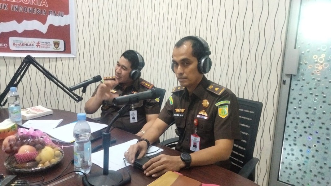 Peringati Hakordia, Kajari Pelalawan Dialog Interaktif Melalui Radio Suara Bono FM