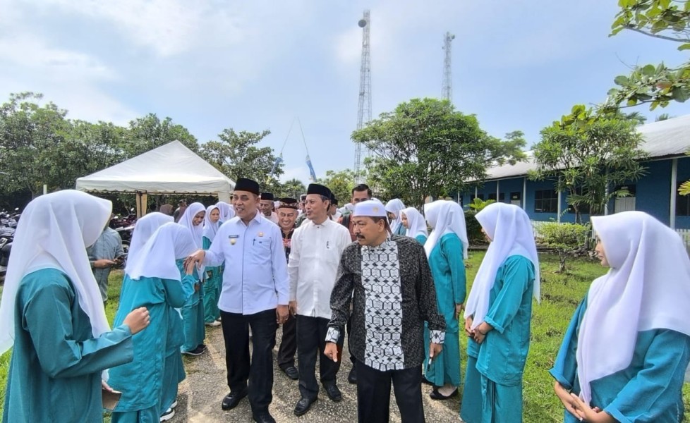 Bupati Inhil Hadiri Haul Jama' Pendiri Madrasah dan Khataman Al-Qur’an di Teluk Pinang