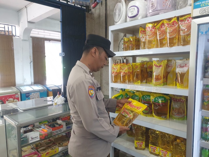 Polsek Pulau Burung Lakukan Monitoring Antisipasi Panic Buying dan Penimbunan Sembako
