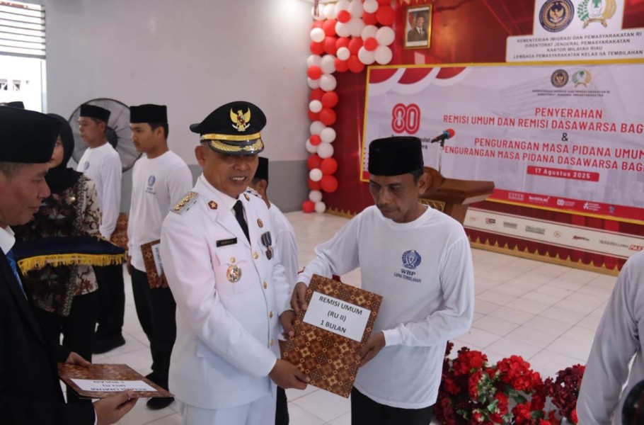 Napi Lapas Tembilahan Terima Remisi, Bupati Inhil: Jadikan Pelajaran Menjadi Pribadi yang Lebih Baik