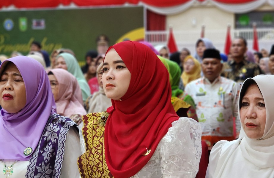 Sella Pitaloka Zukri Dikukuhkan sebagai Bunda Literasi dan Bunda PAUD Pelalawan